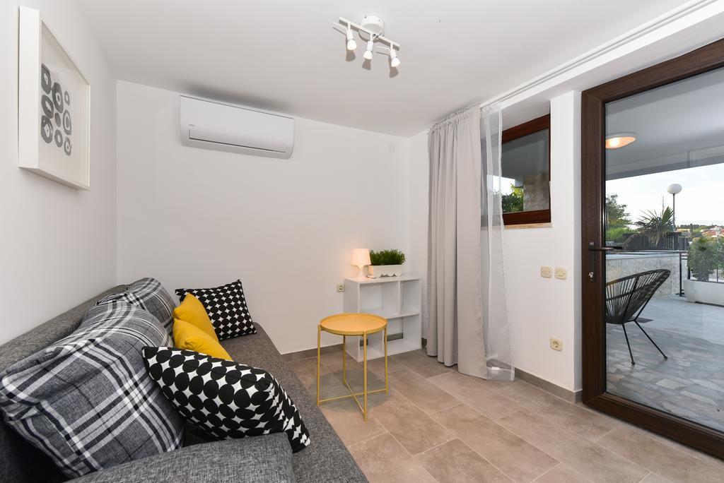 Mediterraneo Garden Apartments Petrcane Exterior foto